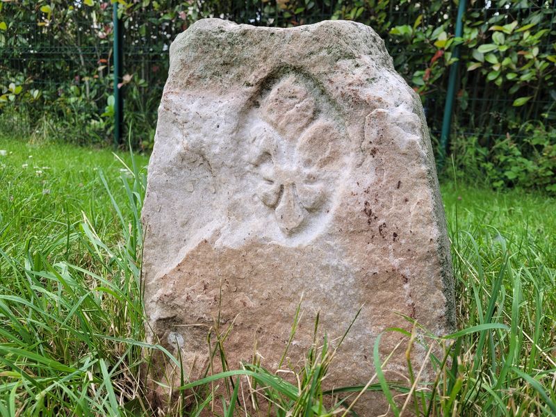 Fleur de lys on stone