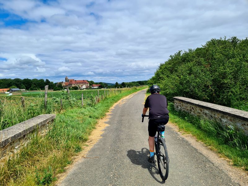 Le long des rigoles devant l'abbaye de Vauhallan