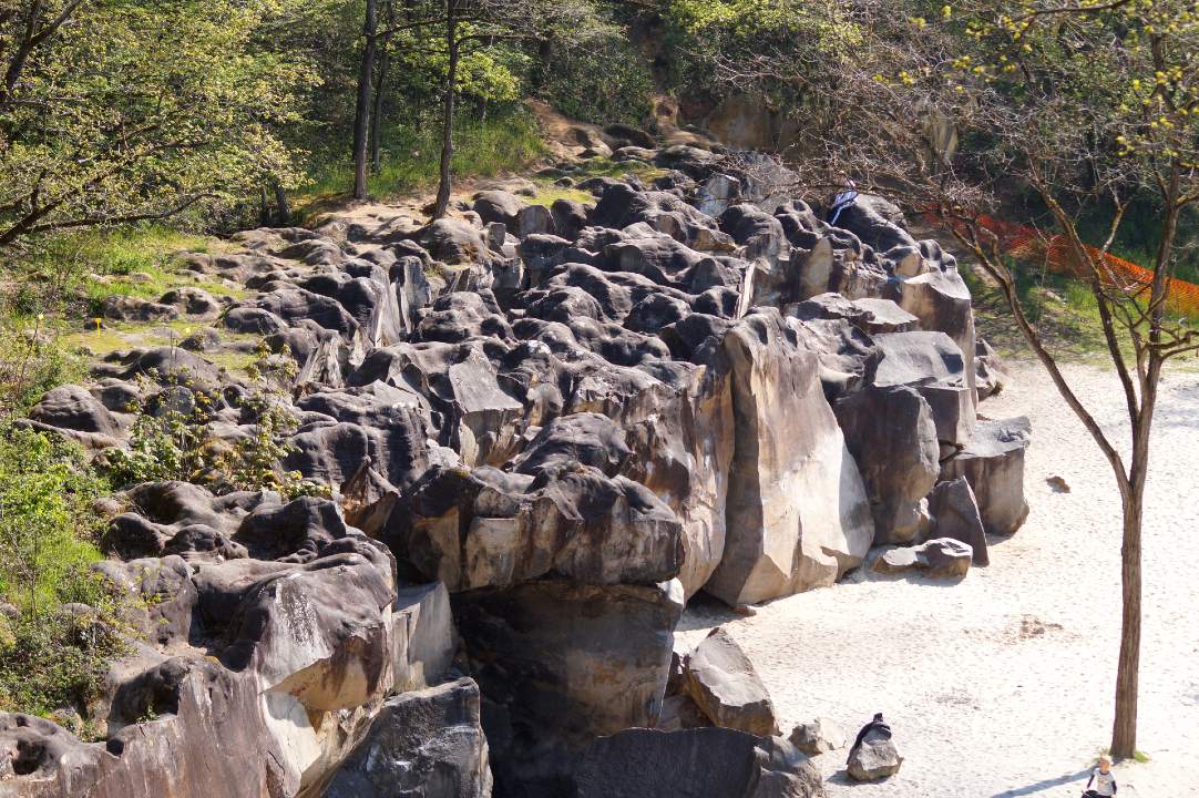 Clibing rocks of carrière de la Troche