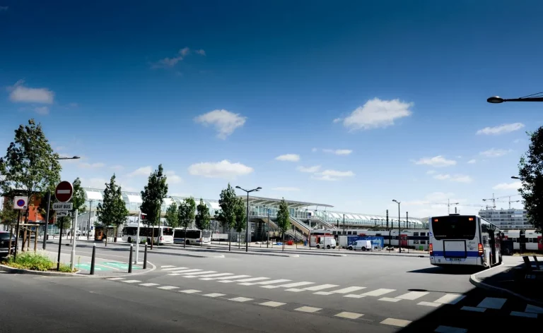 Bus station Massy-Palaiseau - Jm Molina