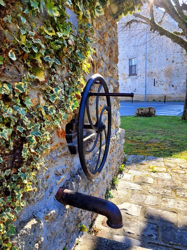 Fontain in Villiers le Bâcle