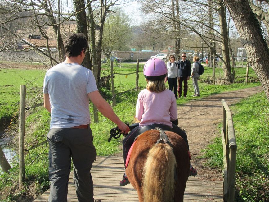 Balade à poney dans la vallée de la Mérantaise