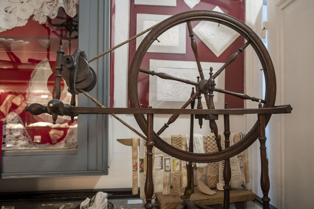 spinning wheel, Musée du Hurepoix, Palaiseau