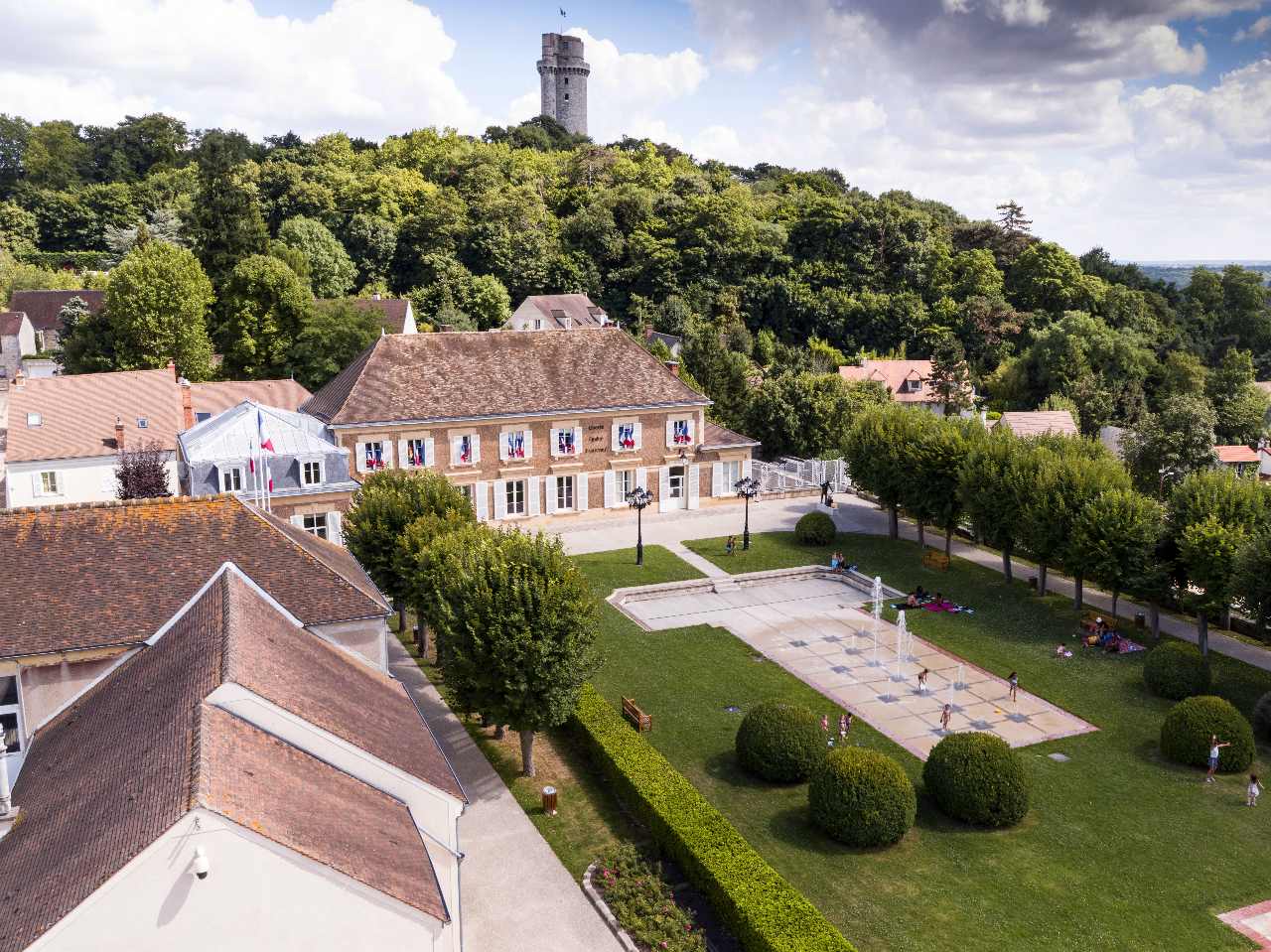 Parc de la souche and the tour de Montlhéry