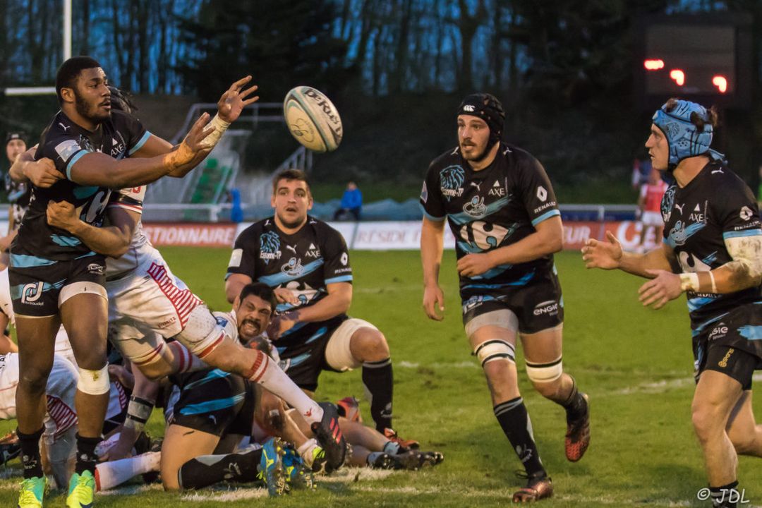 Rugby game at Jules Ladoumègue stadium