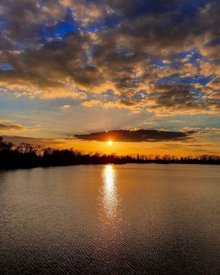 Sunset on the pond of Saclay - Instamathic