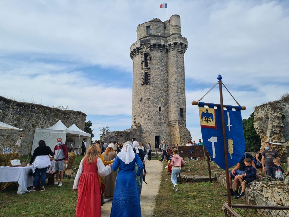 Medieval Fair of Montlhéry, tour de Montlhéry