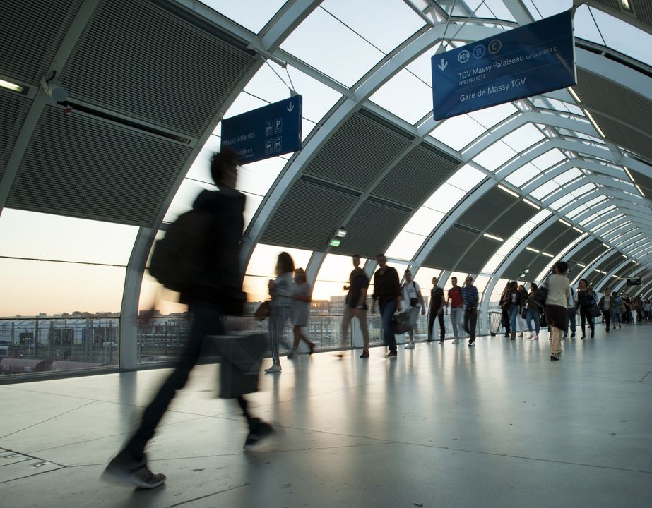 Passerelle / Foule / Déplacement / Circulation /