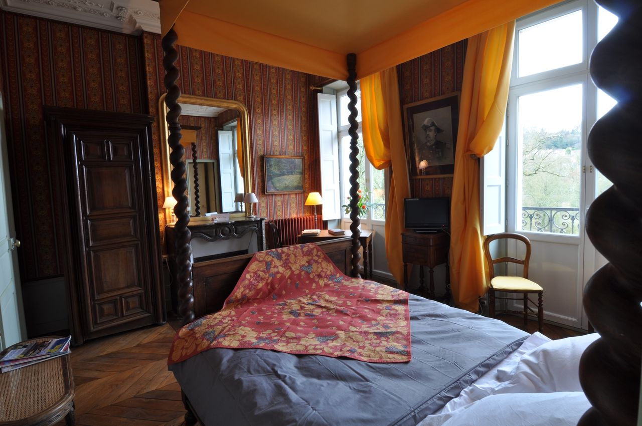 Chambre du Général Bedroom - Château de la vierge