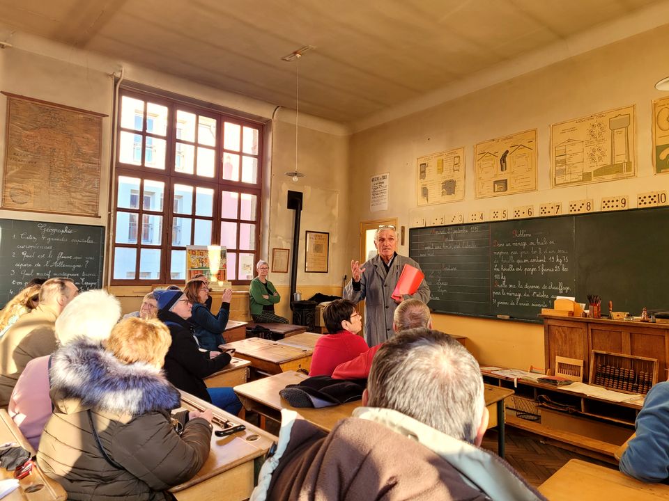 Ecole d'autrefois de Linas